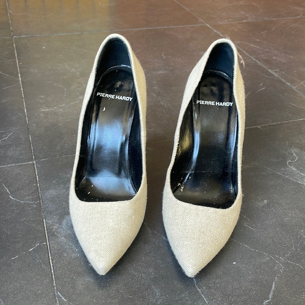 Classic Pierre Hardy Pump
